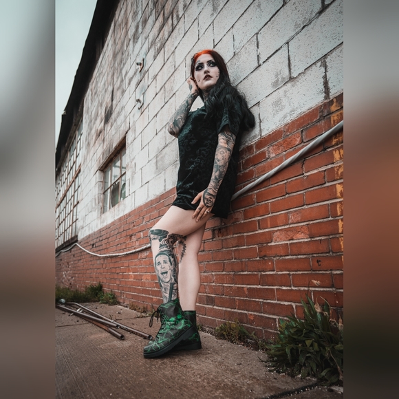 Meet your Posher, Madison - Picture 2 of 4